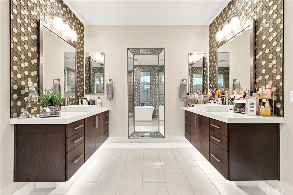 24357 W Clear Creek