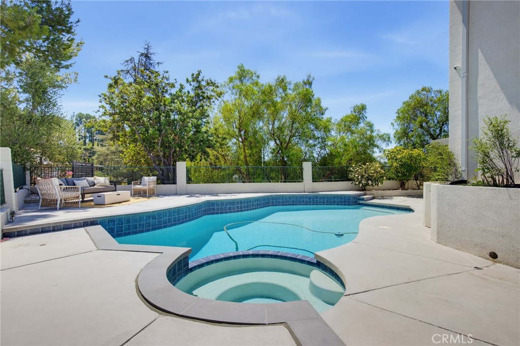 4715 Burgundy Road