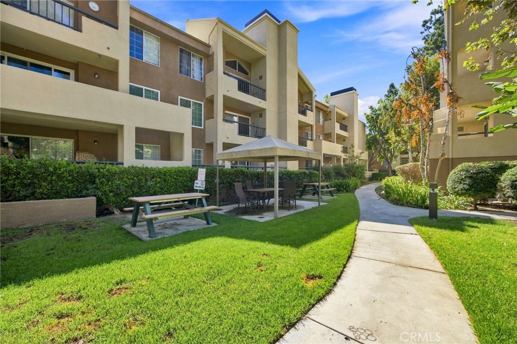 21400 Burbank 106