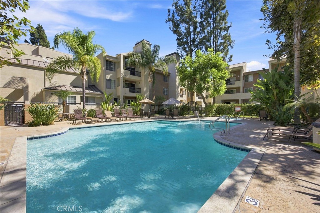 21400 Burbank 106