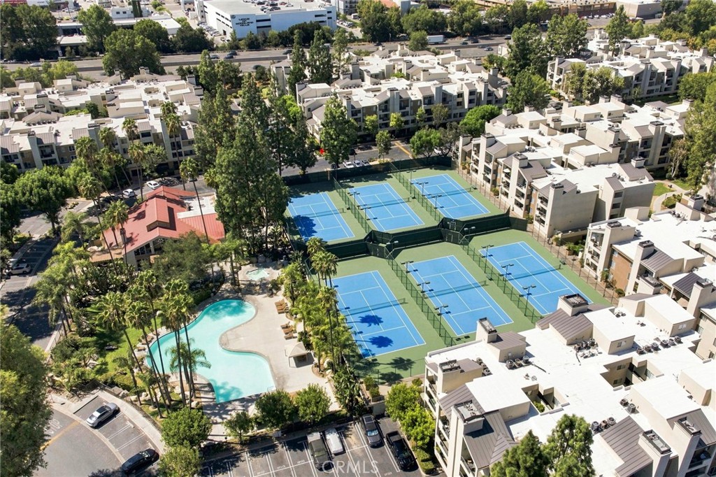 21400 Burbank 106