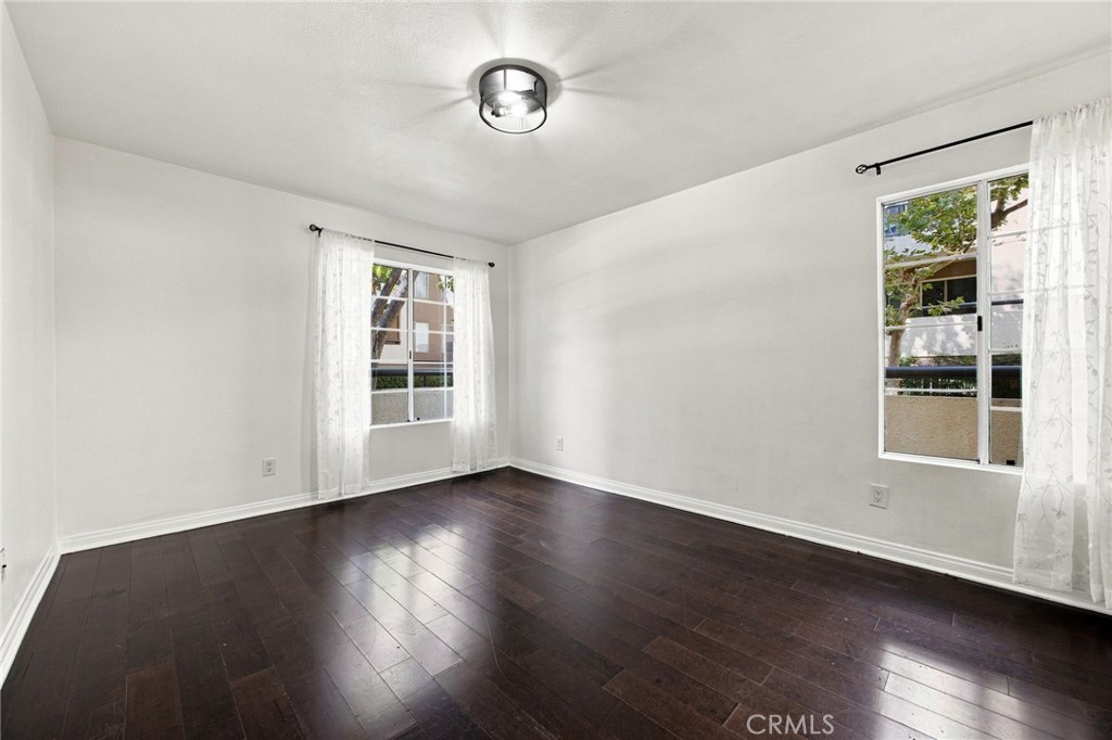 21400 Burbank 106