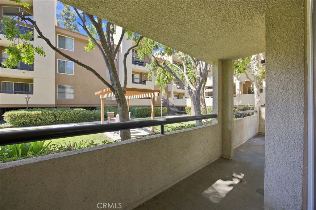21400 Burbank 106