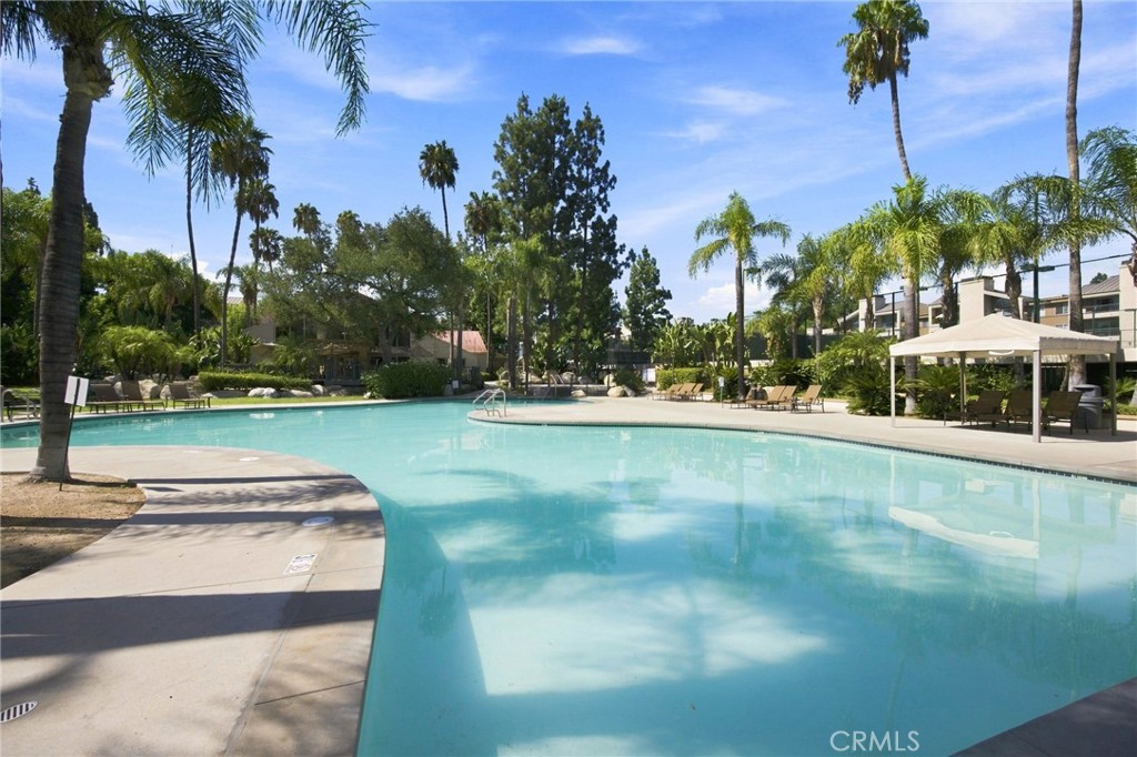 21400 Burbank 106