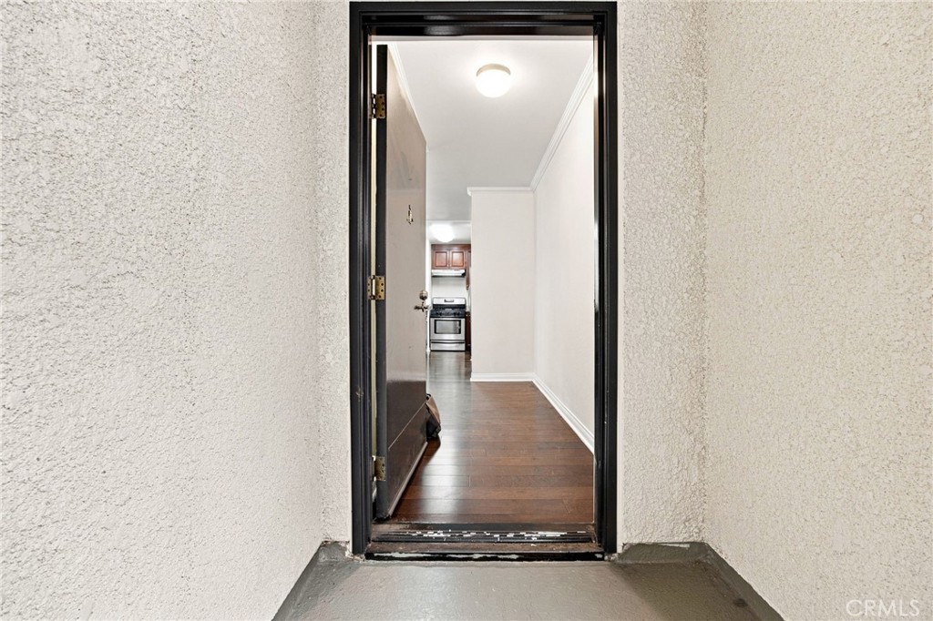 21400 Burbank 106