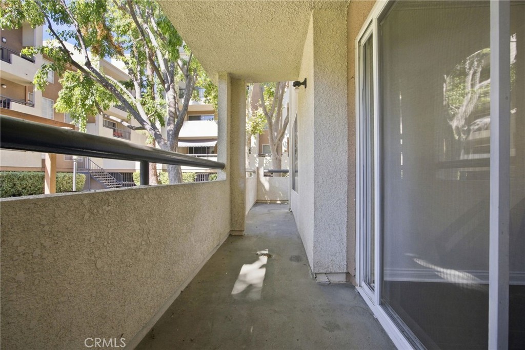 21400 Burbank 106