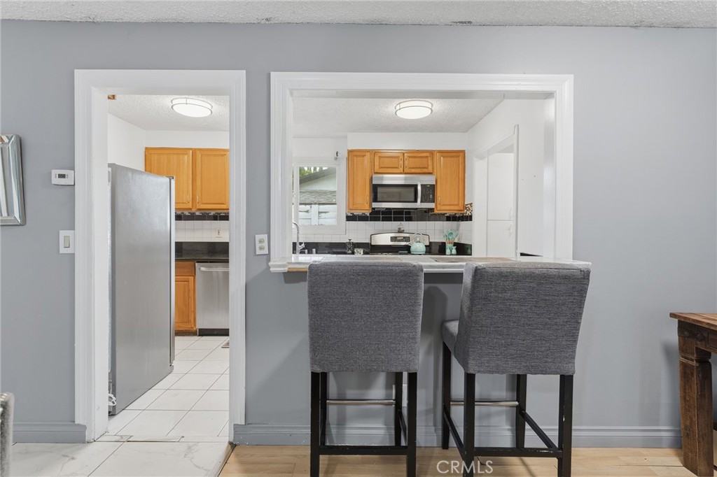 8233 Fallbrook