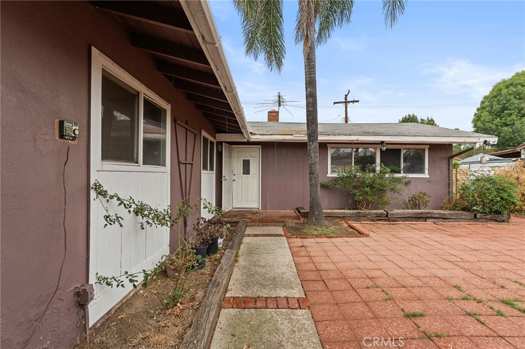 8233 Fallbrook