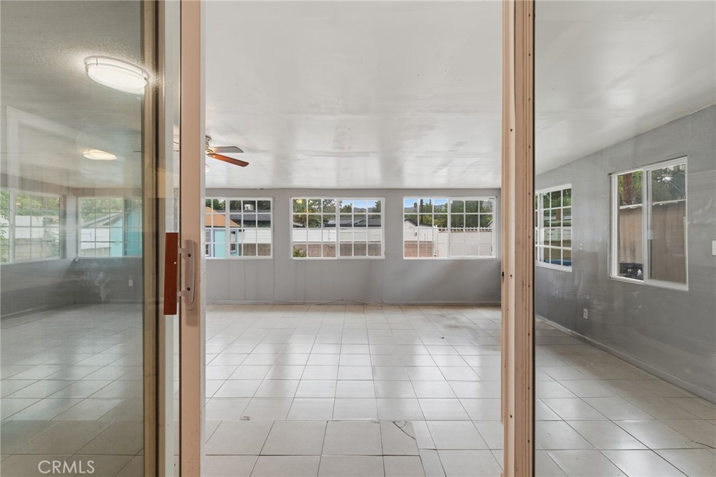 8233 Fallbrook
