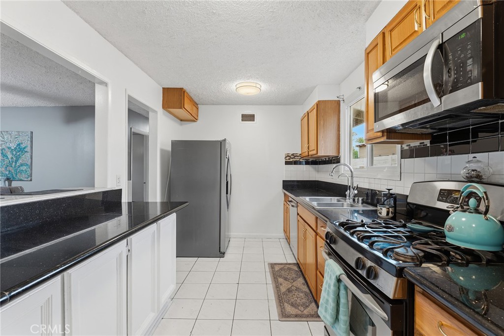 8233 Fallbrook