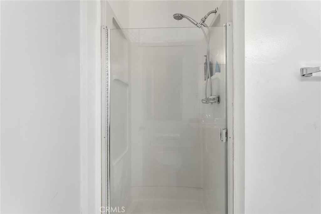 8233 Fallbrook