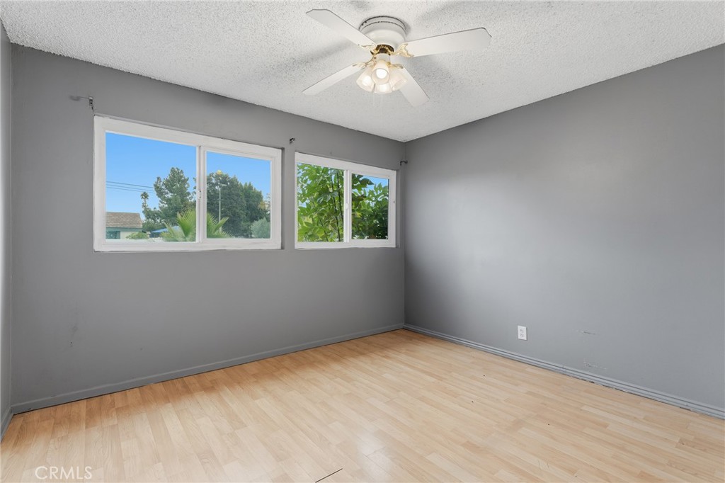 8233 Fallbrook