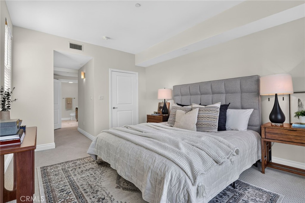 4424 Whitsett Avenue 303