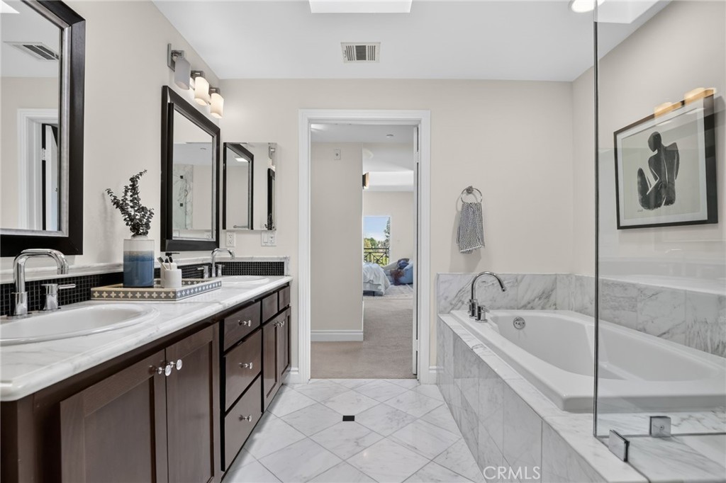 4424 Whitsett Avenue 303