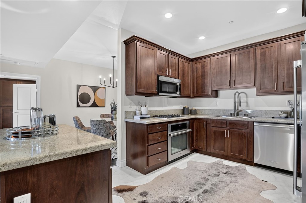 4424 Whitsett Avenue 303