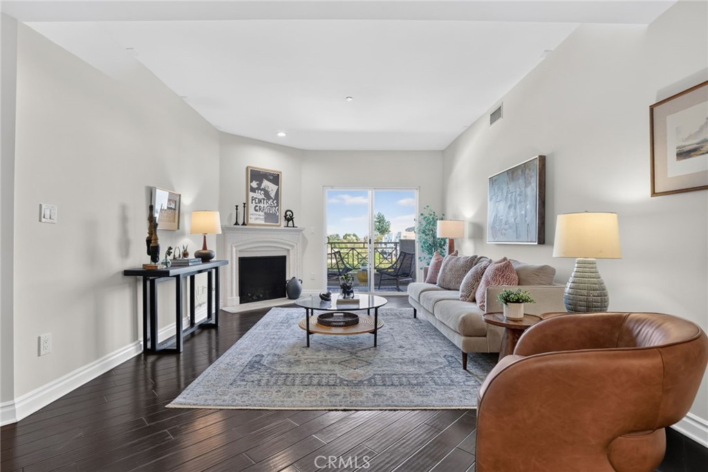 4424 Whitsett Avenue 303