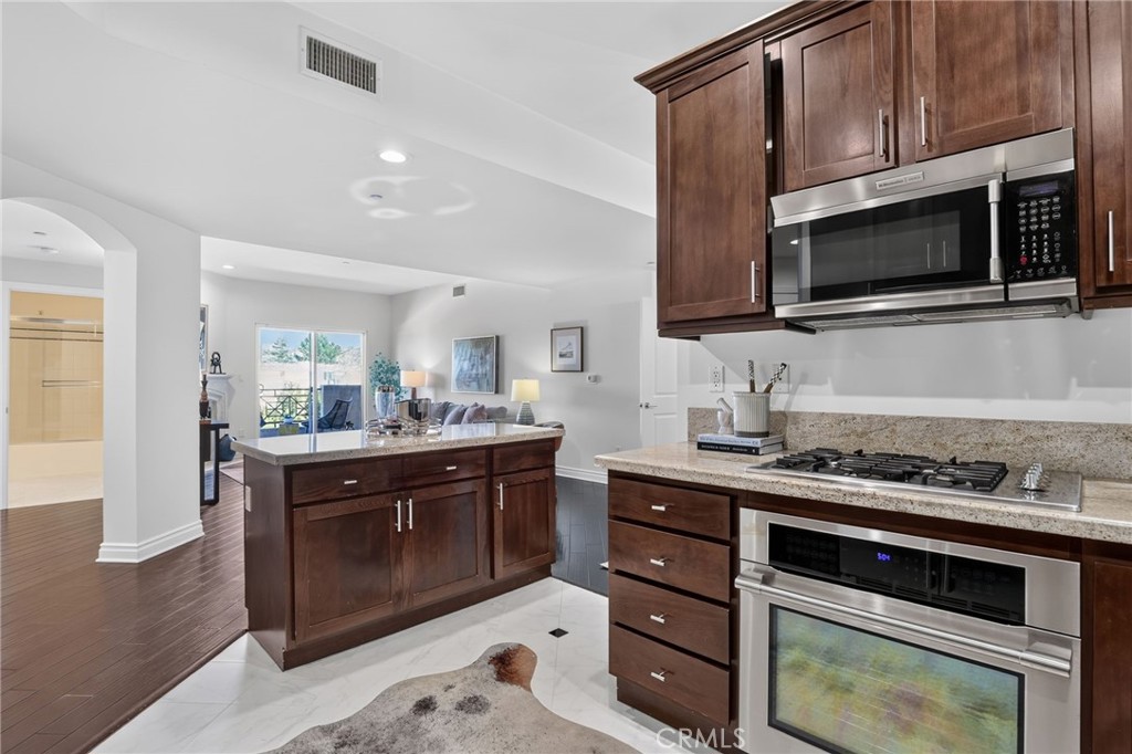 4424 Whitsett Avenue 303