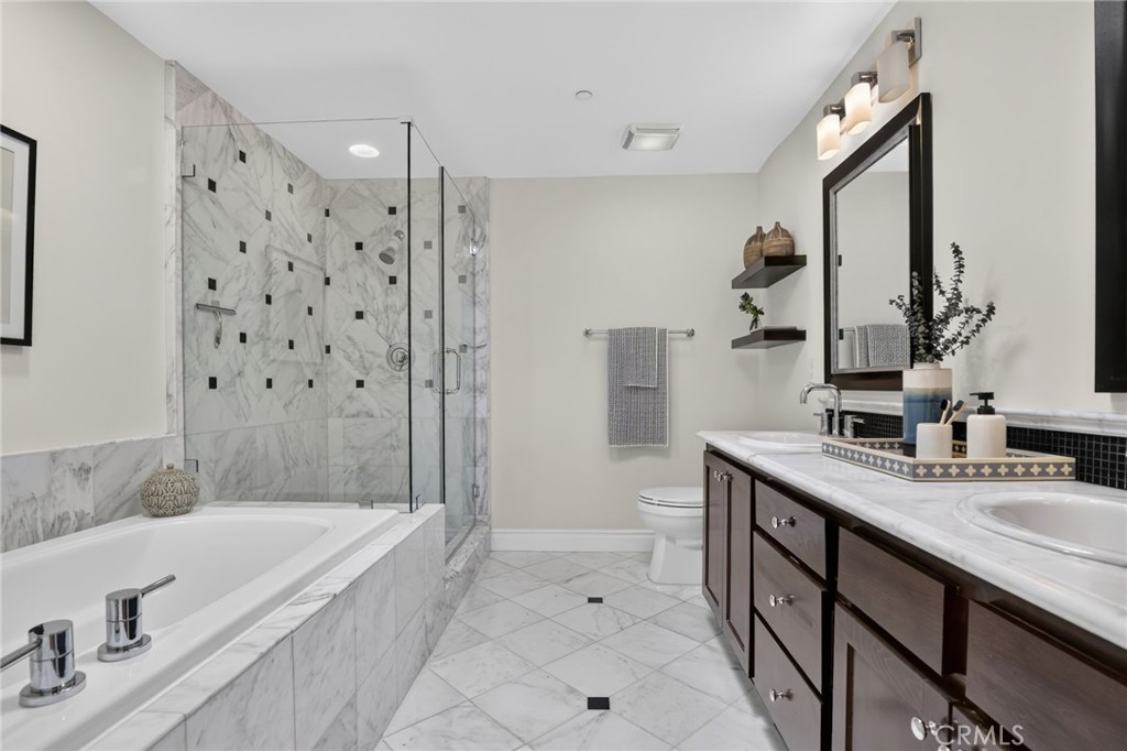 4424 Whitsett Avenue 303