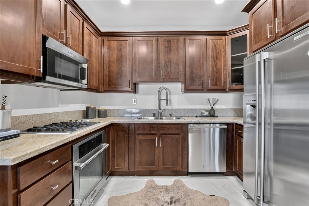 4424 Whitsett Avenue 303