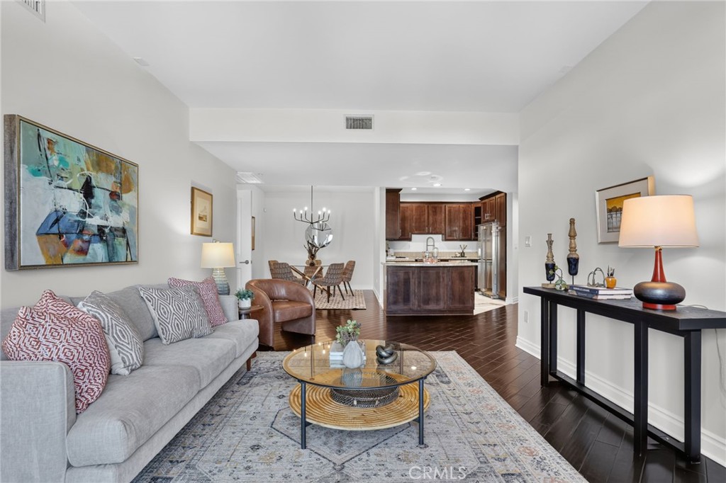 4424 Whitsett Avenue 303
