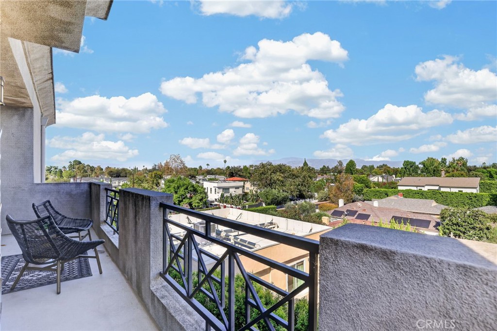 4424 Whitsett Avenue 303