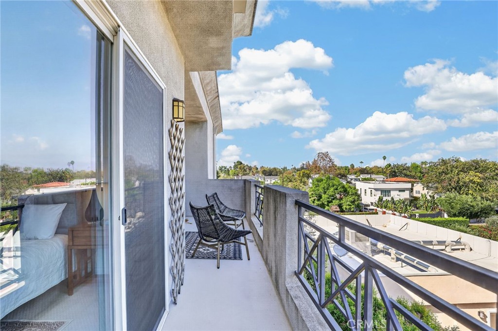 4424 Whitsett Avenue 303
