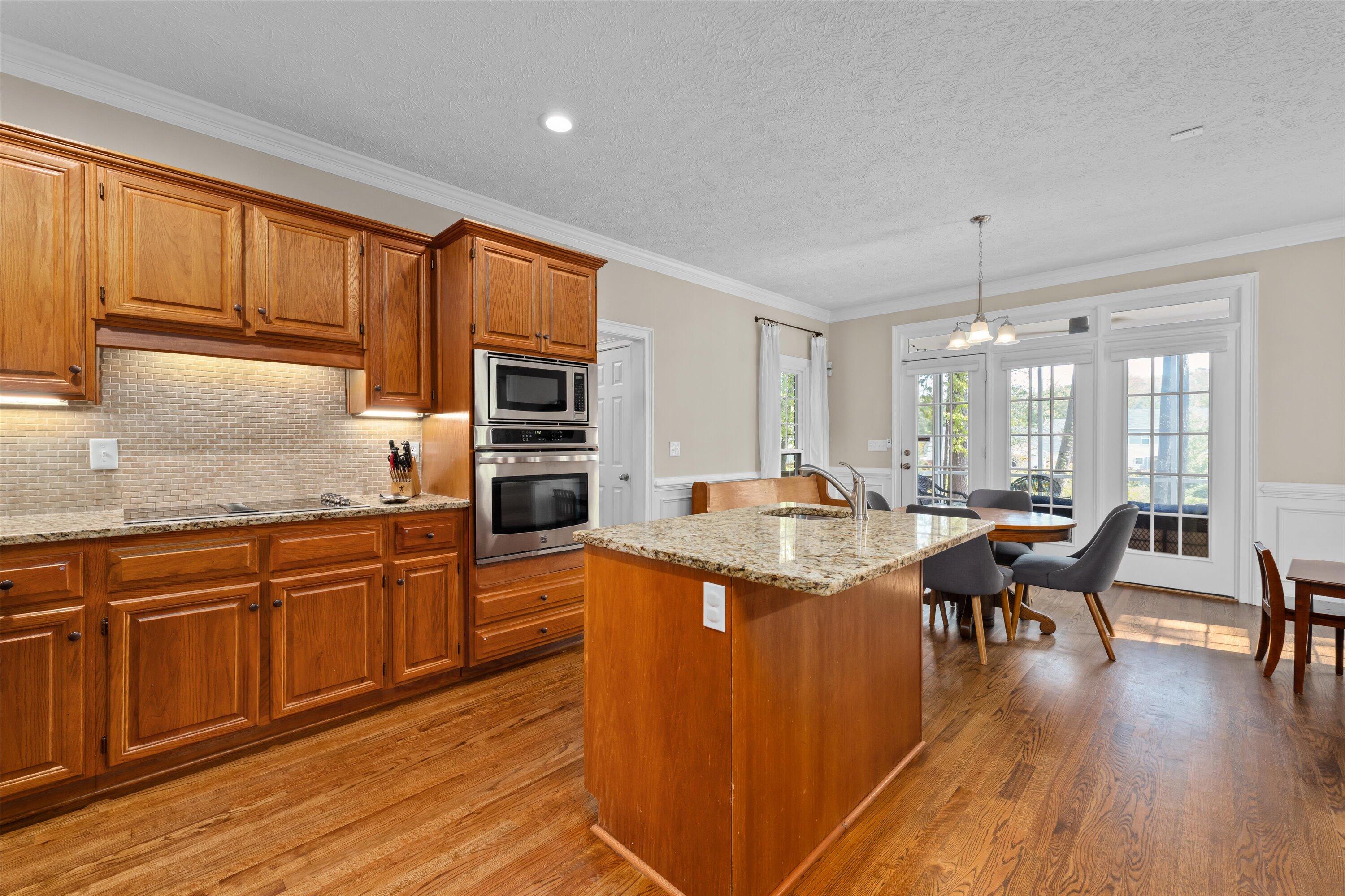 647 WHITEWOOD WAY Way