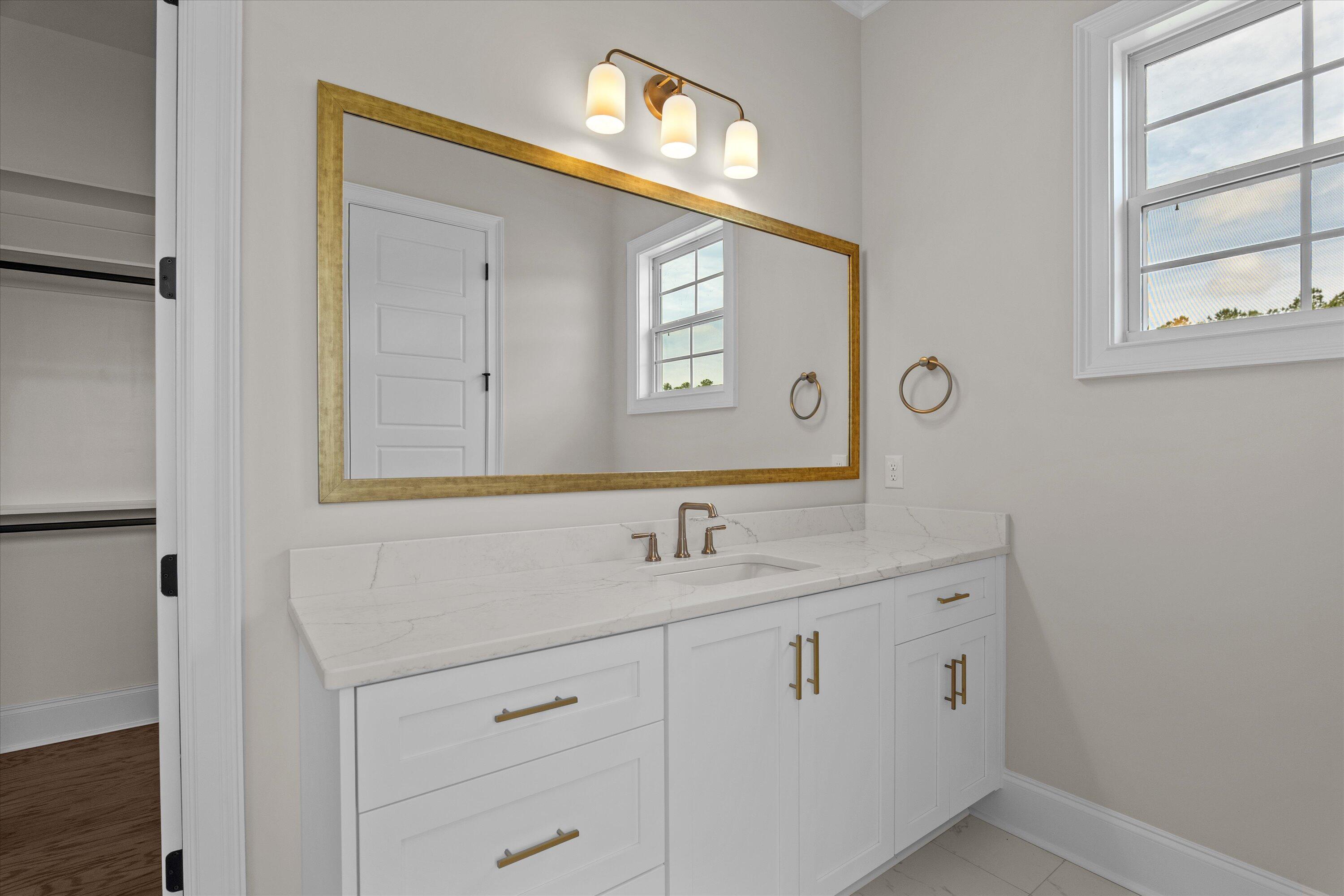 1221 Honey Lane Lane