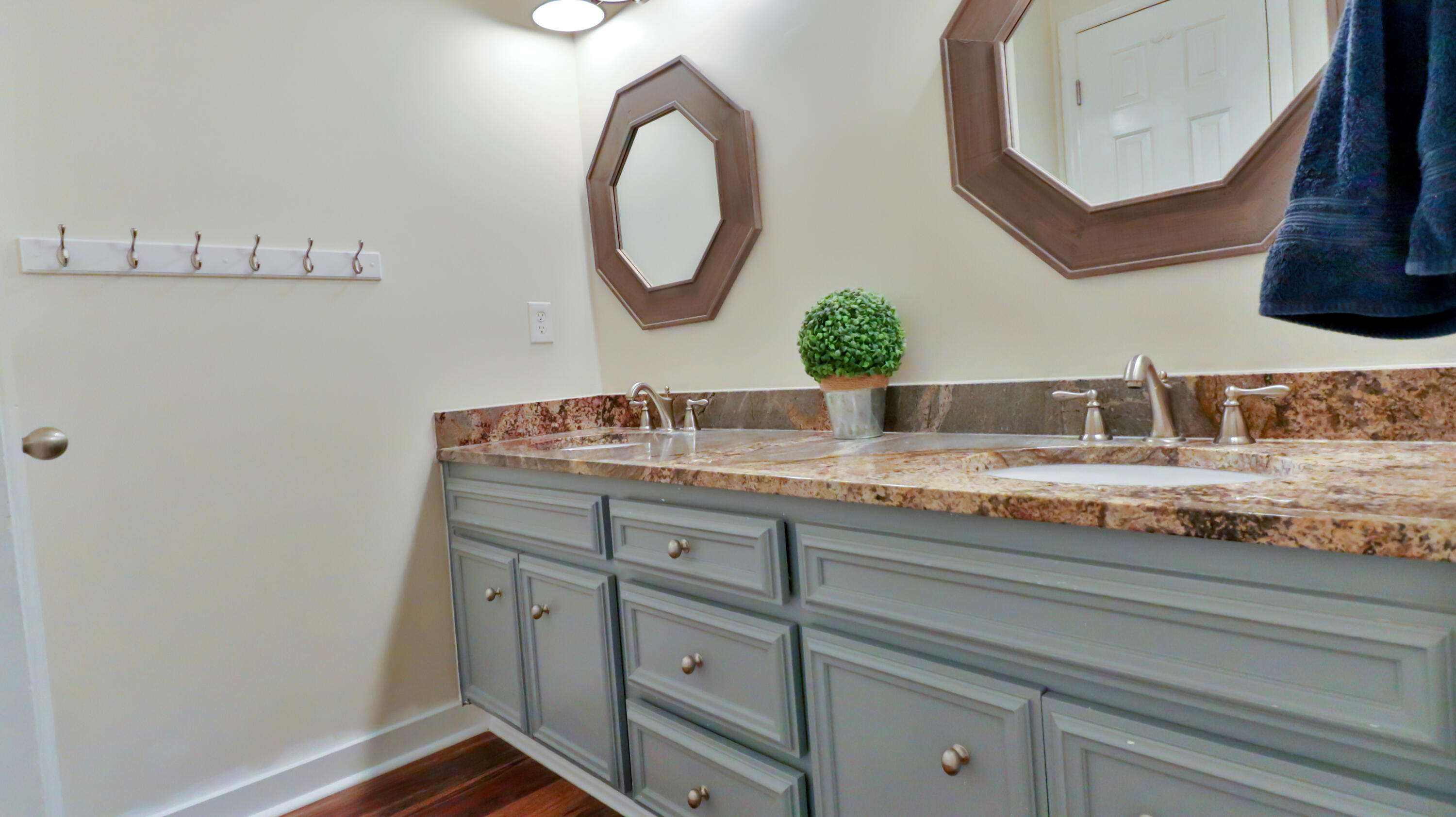 992 WINDMILL LANE Lane