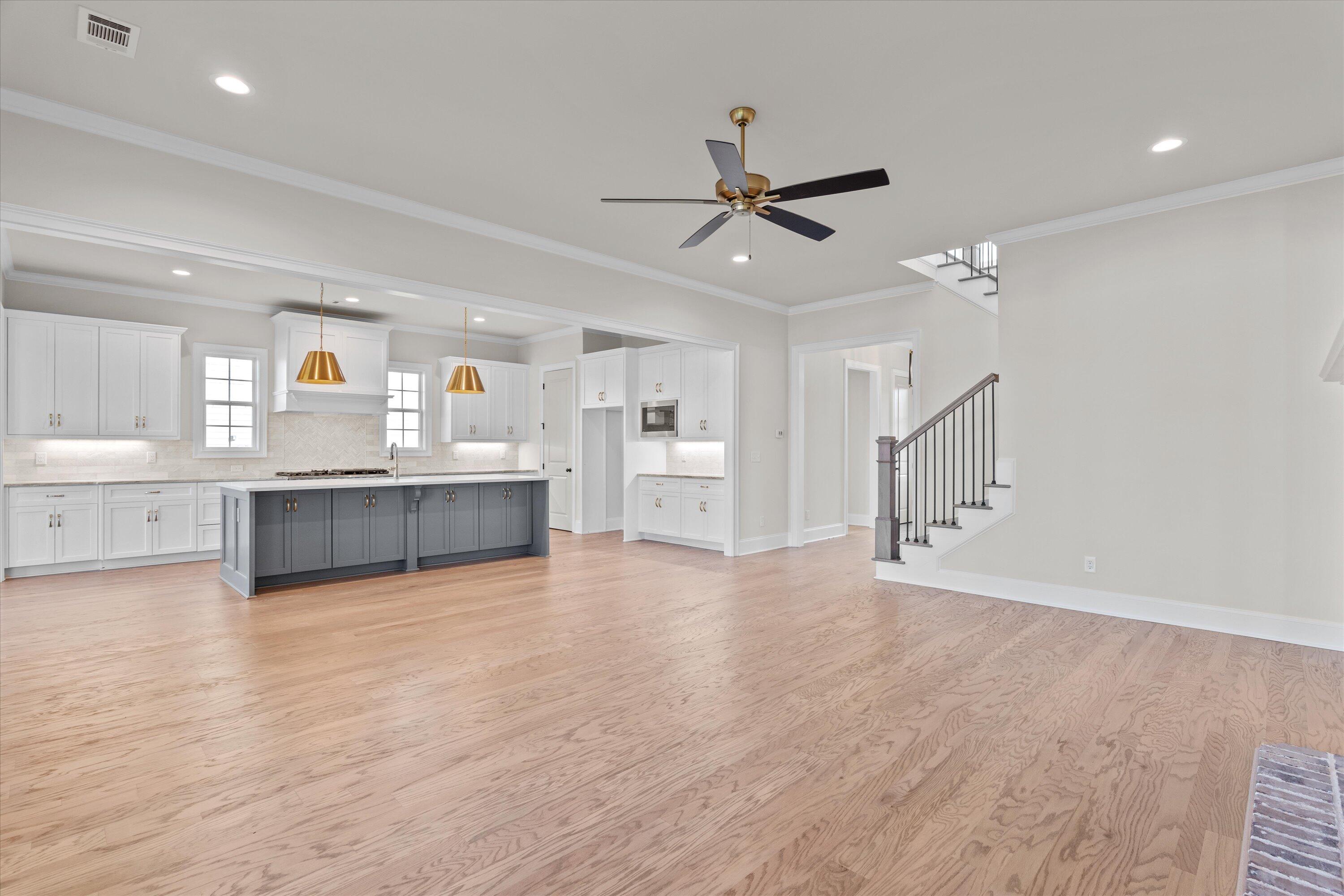 407 Woodlawn St.
