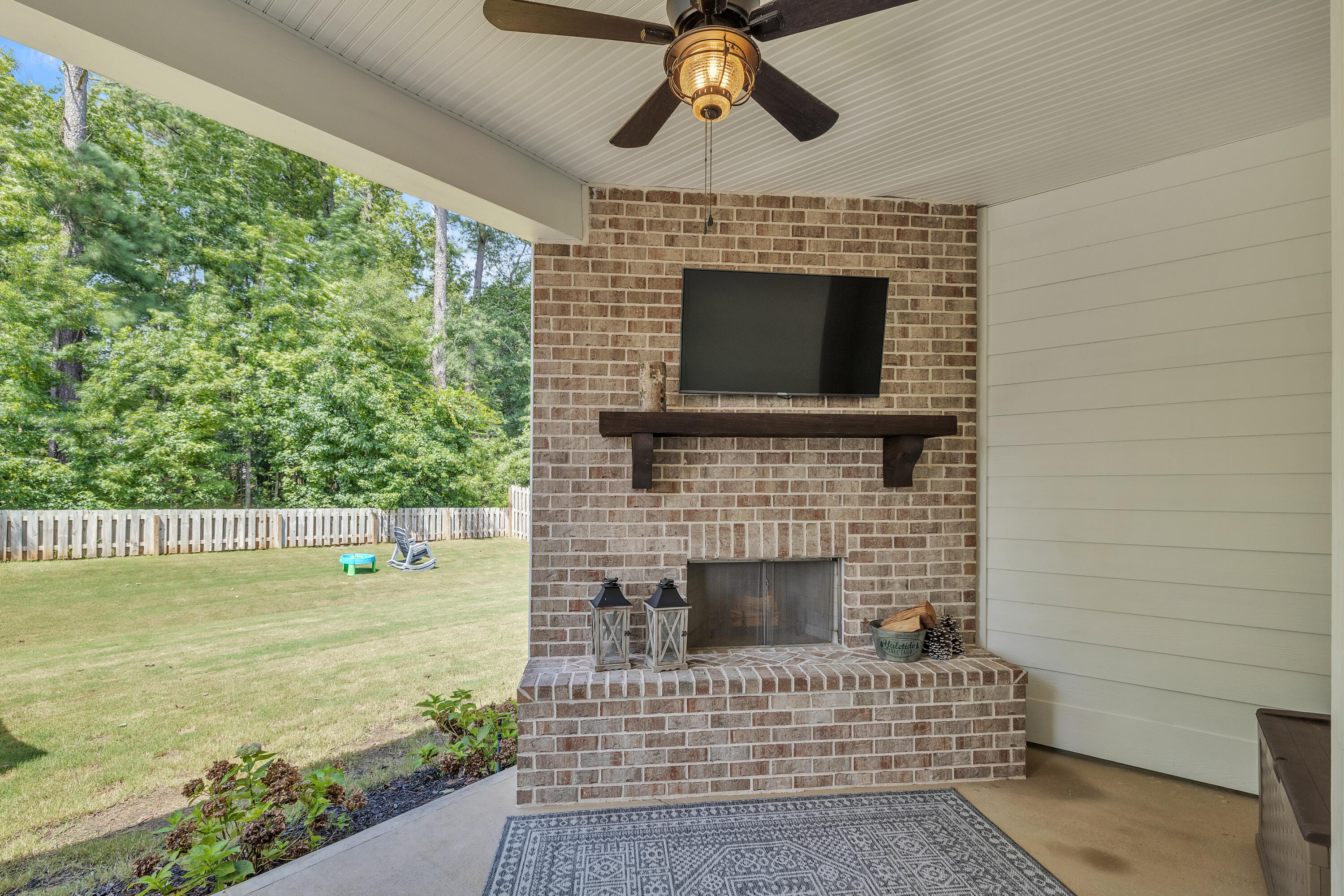 561 River Oaks Lane