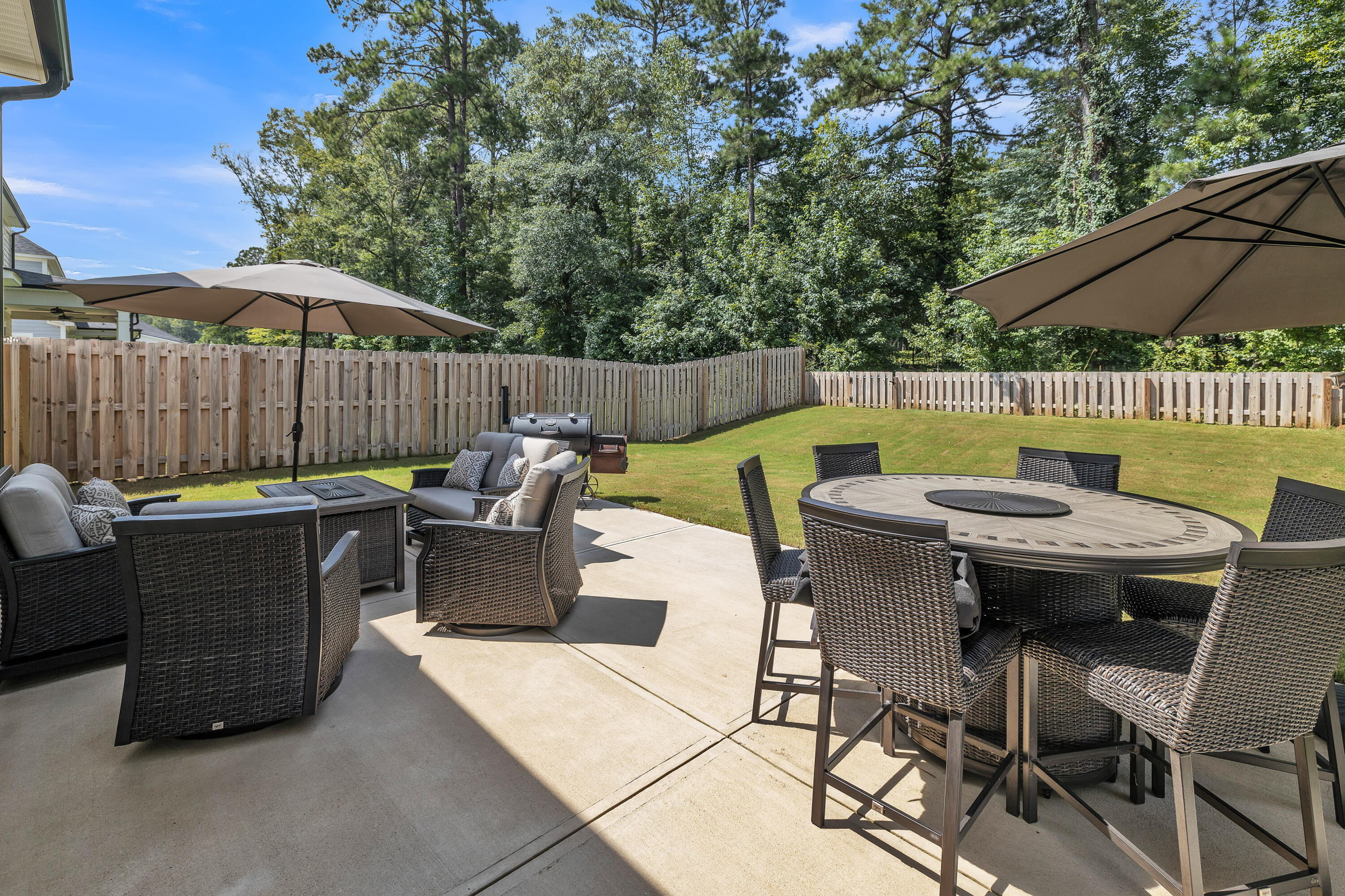 561 River Oaks Lane