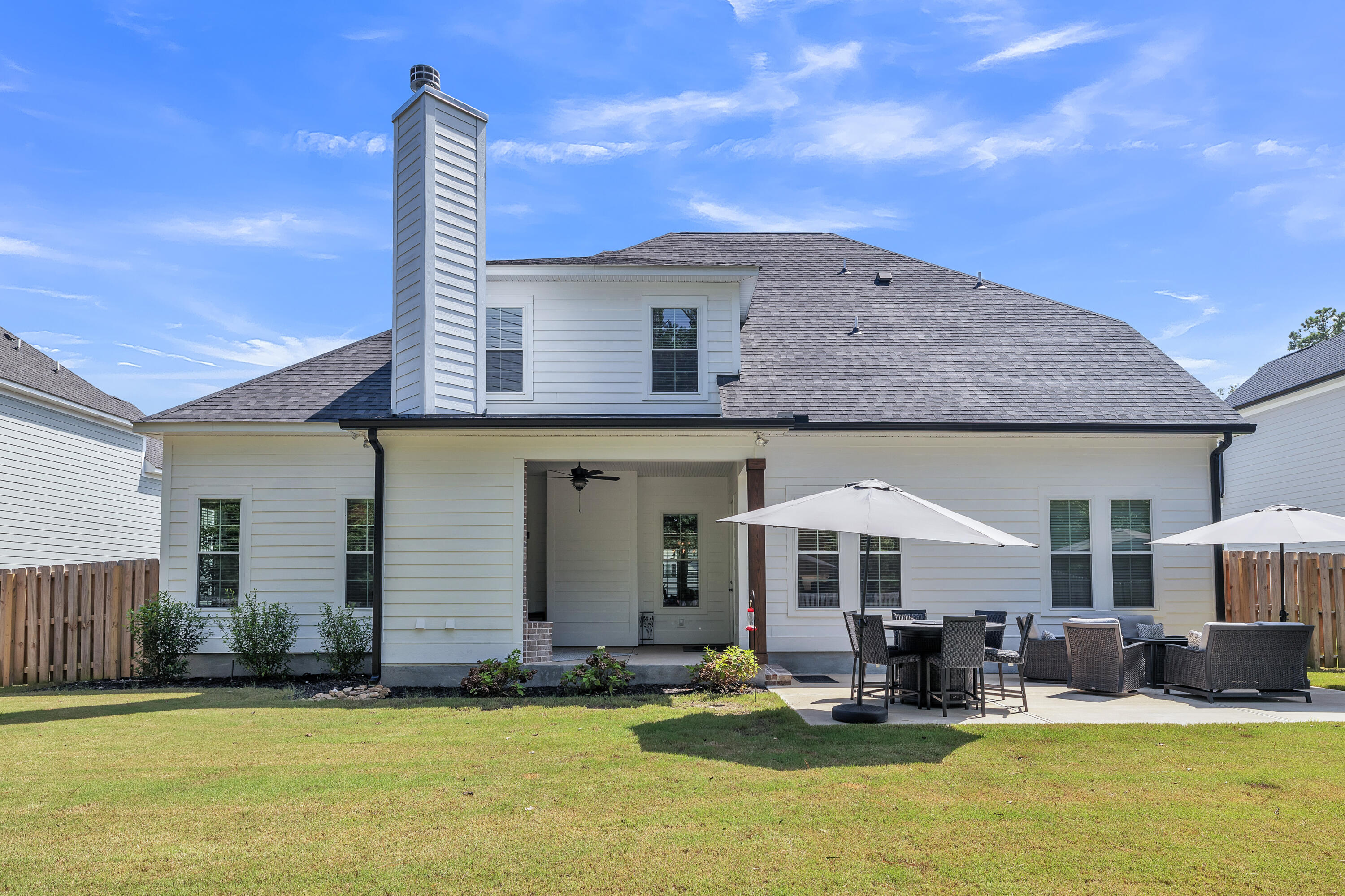 561 River Oaks Lane