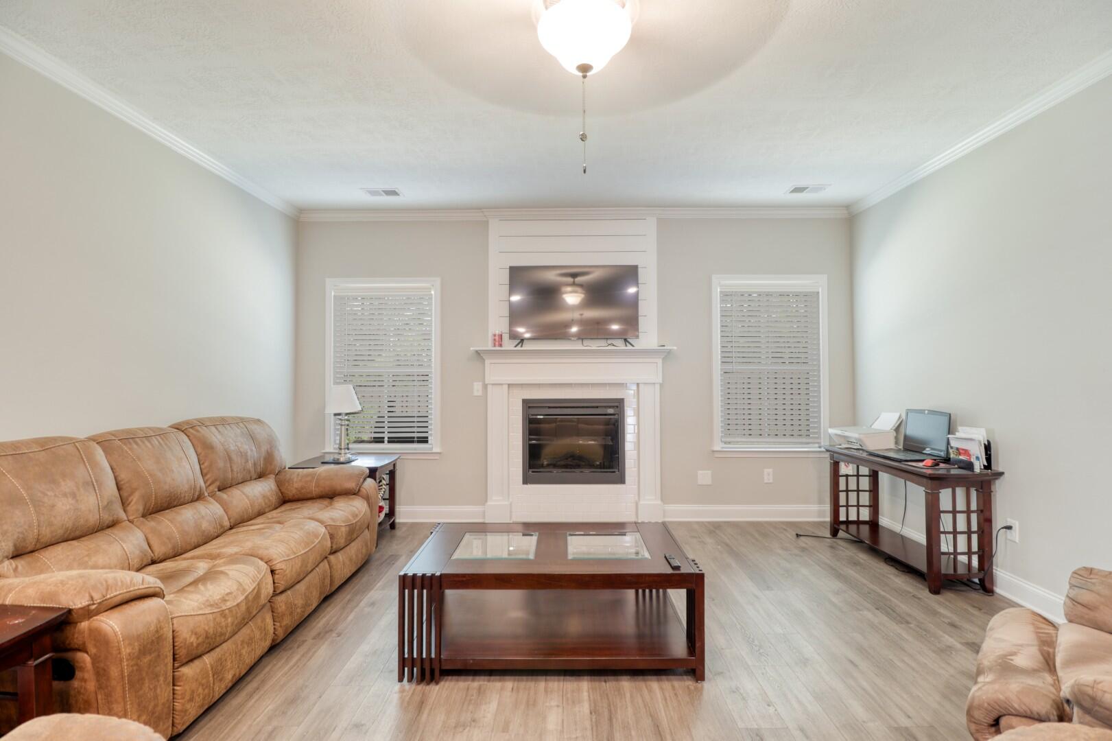 300 Huntley Loop