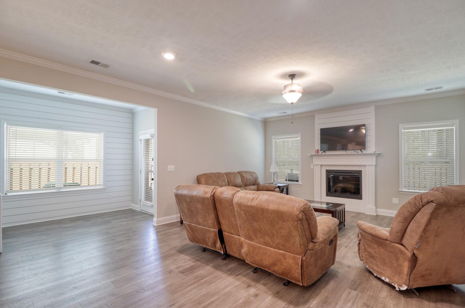 300 Huntley Loop