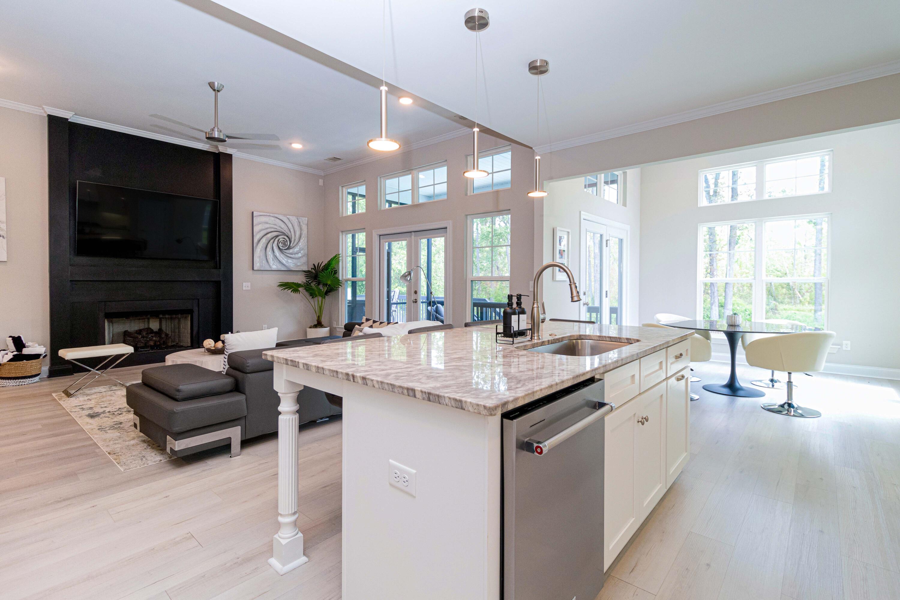 555 Rivernorth Dr.