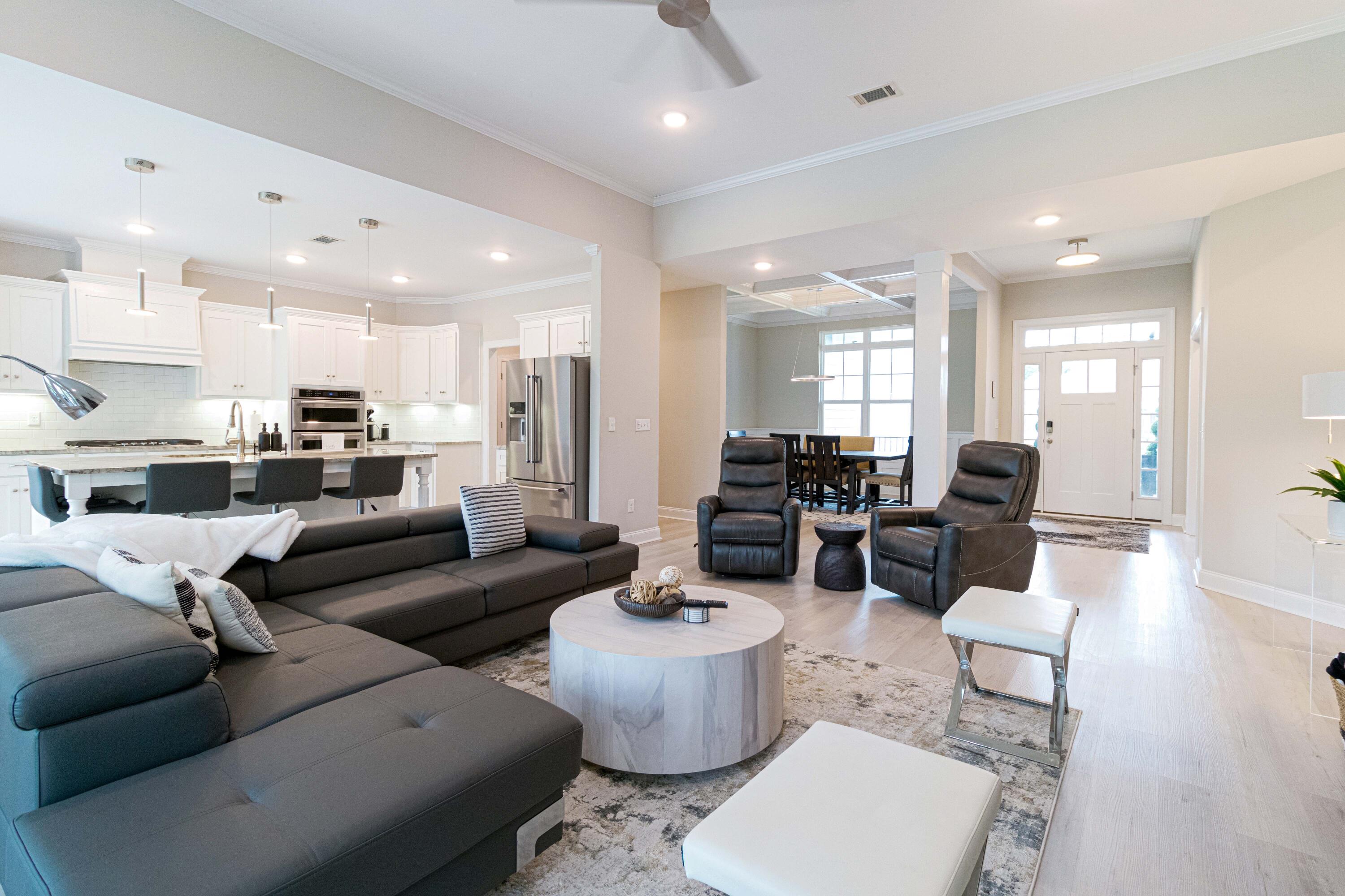 555 Rivernorth Dr.