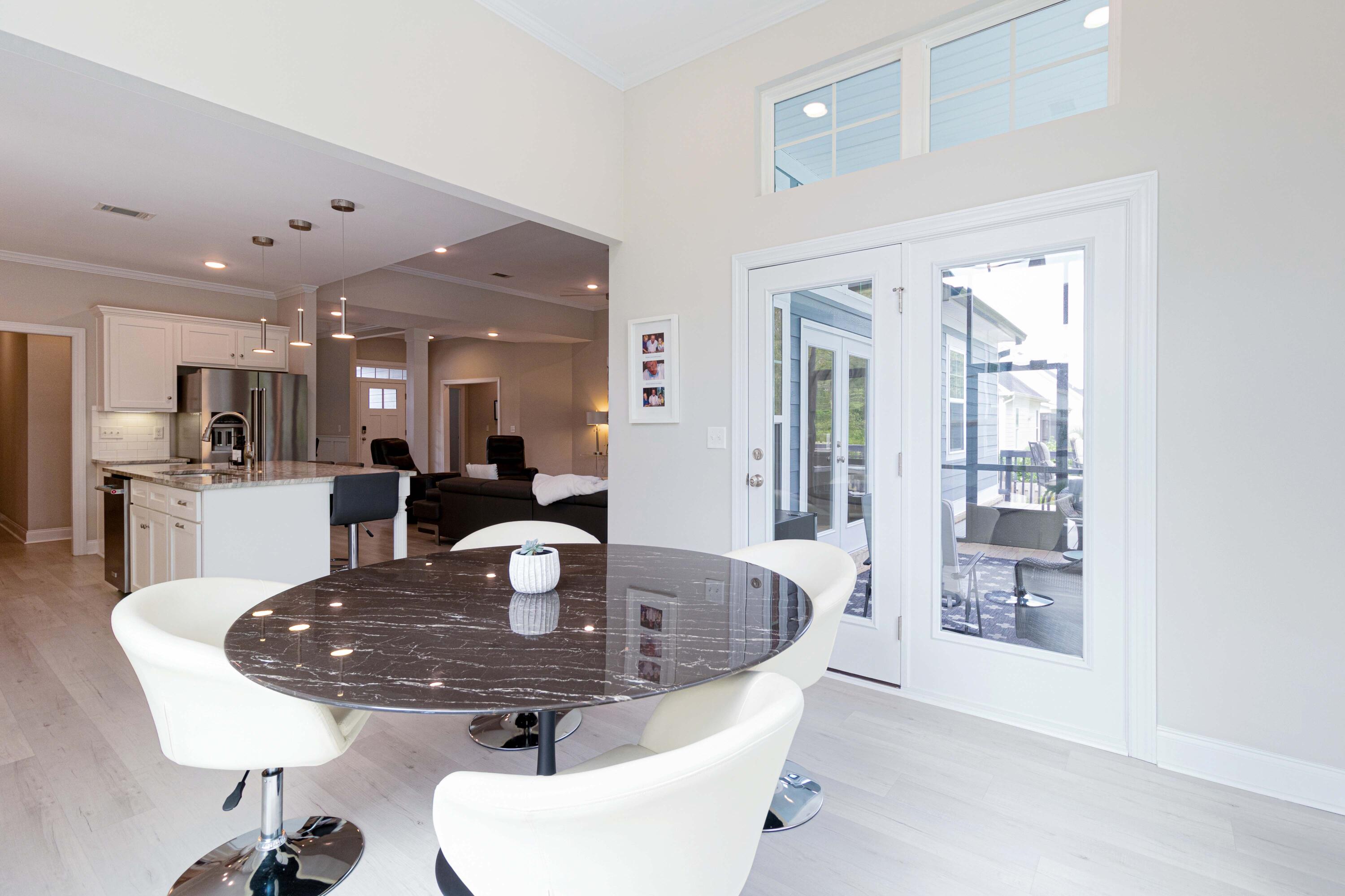 555 Rivernorth Dr.