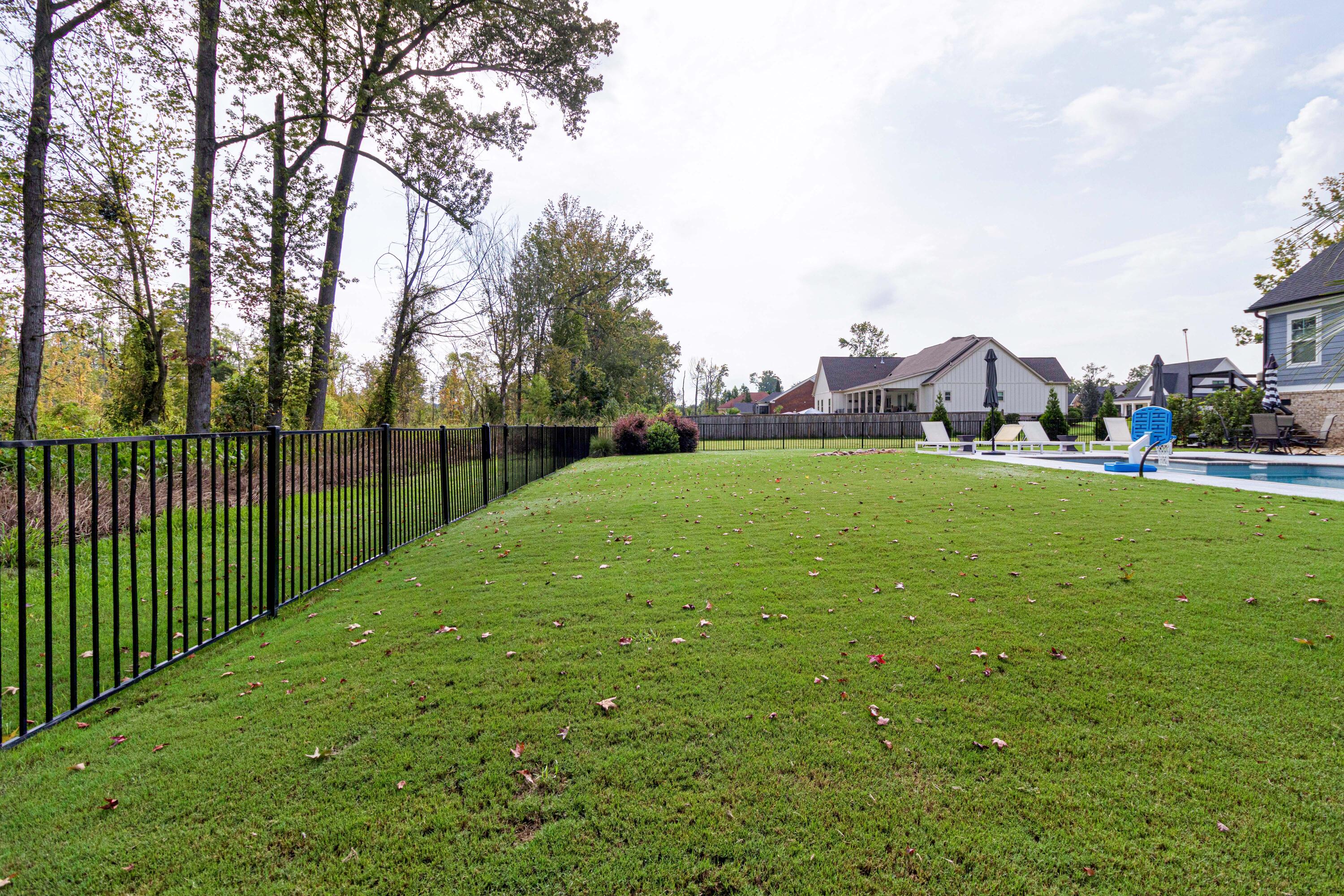 555 Rivernorth Dr.