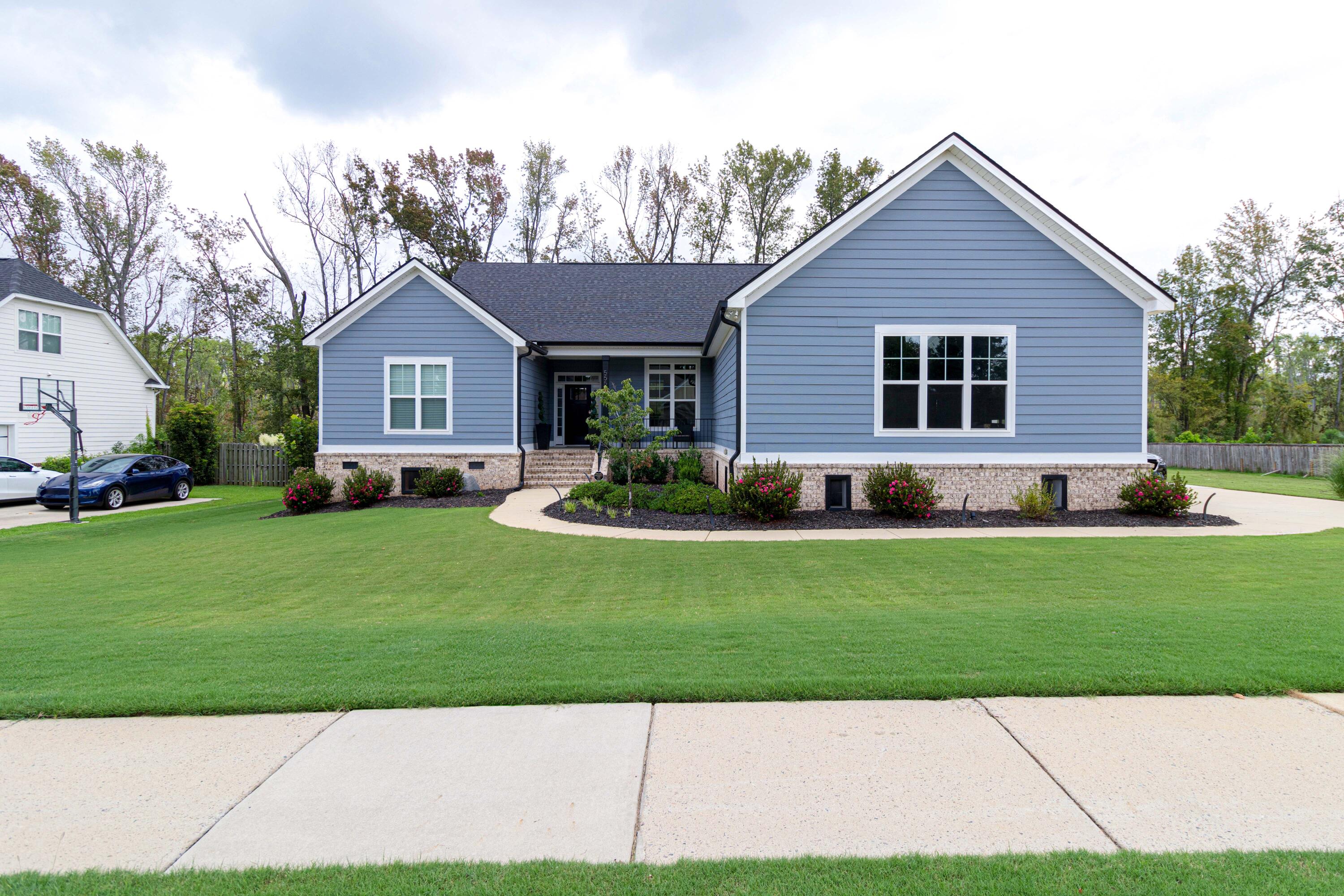 555 Rivernorth Dr.