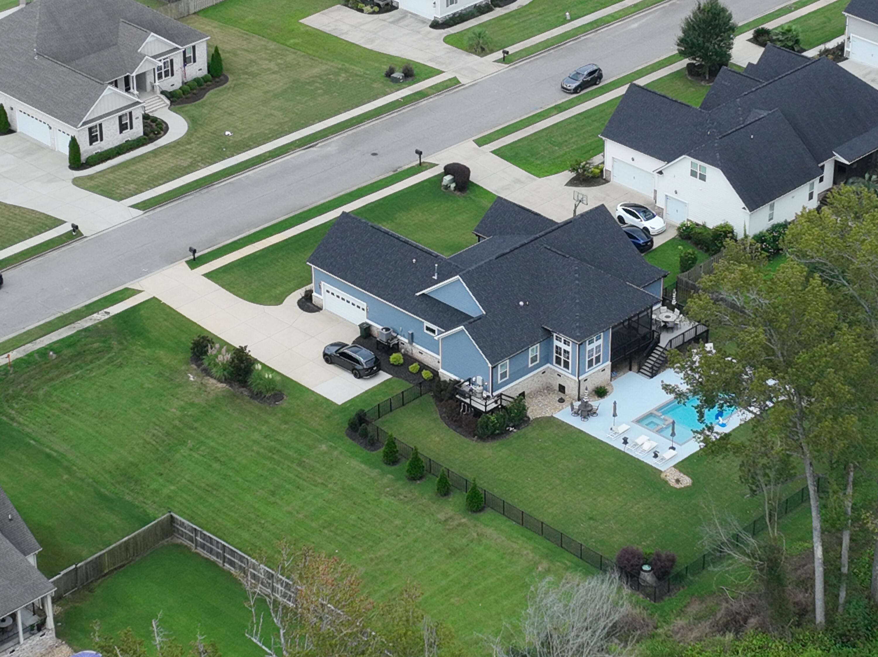 555 Rivernorth Dr.