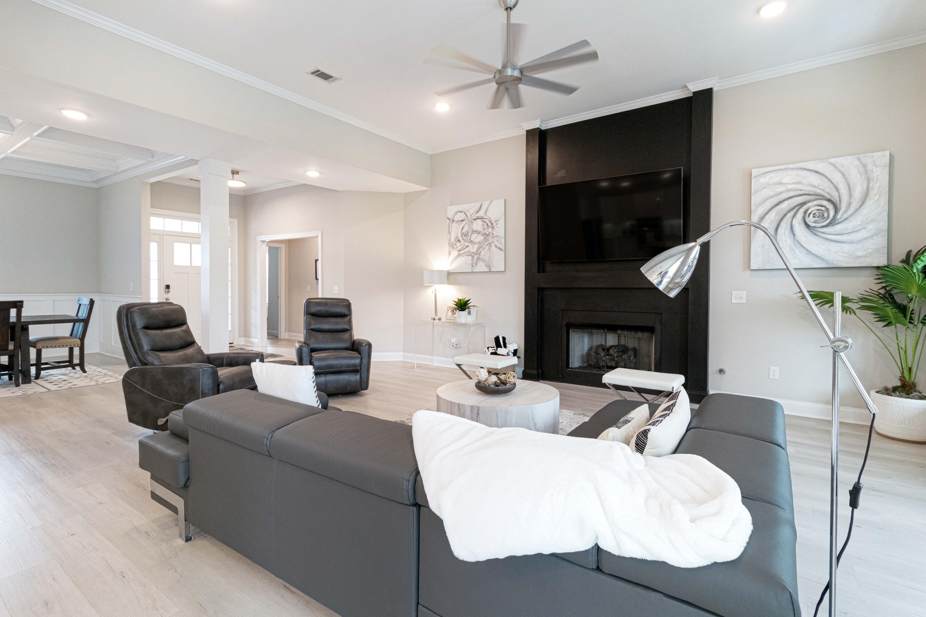 555 Rivernorth Dr.