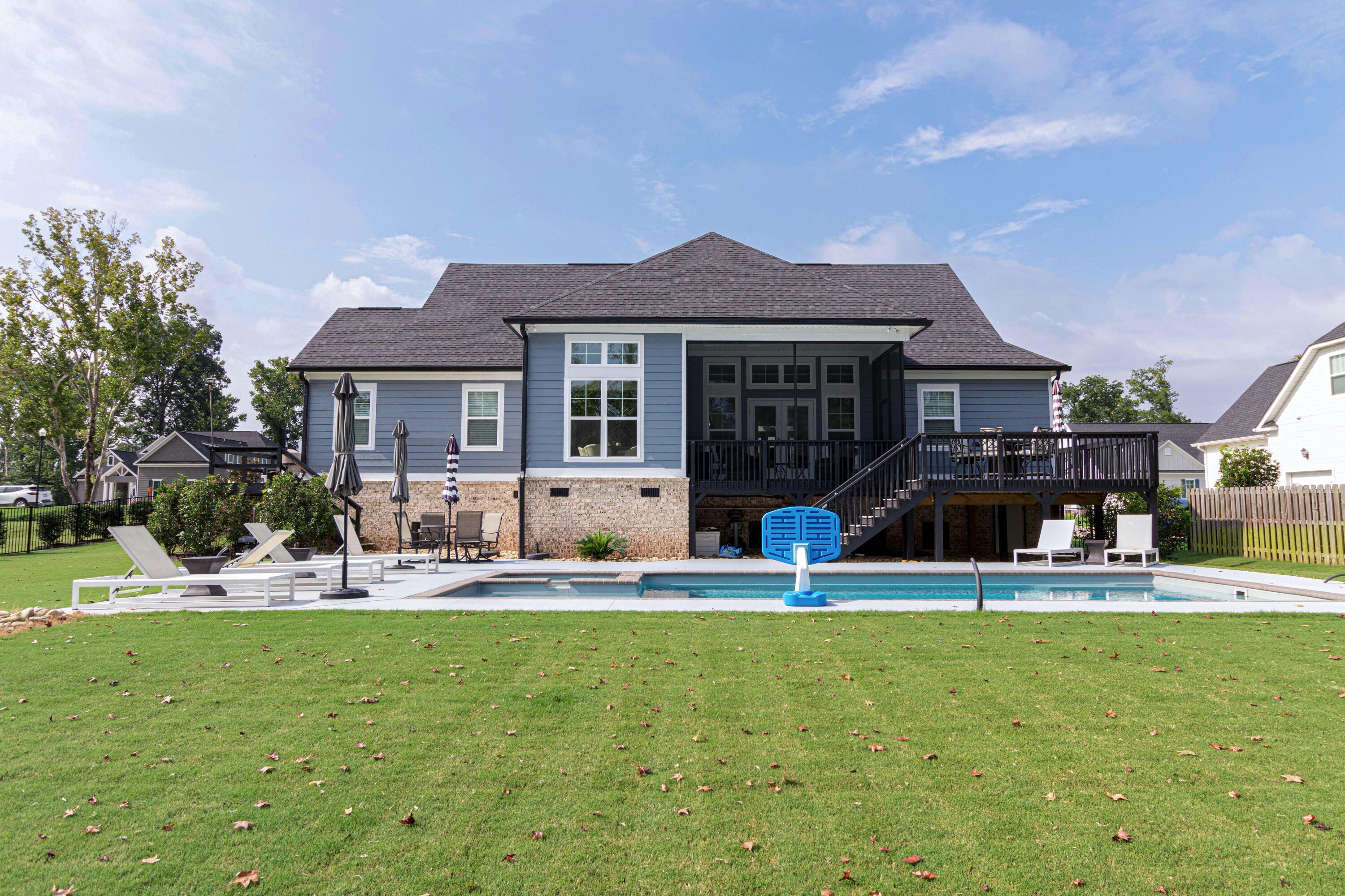 555 Rivernorth Dr.