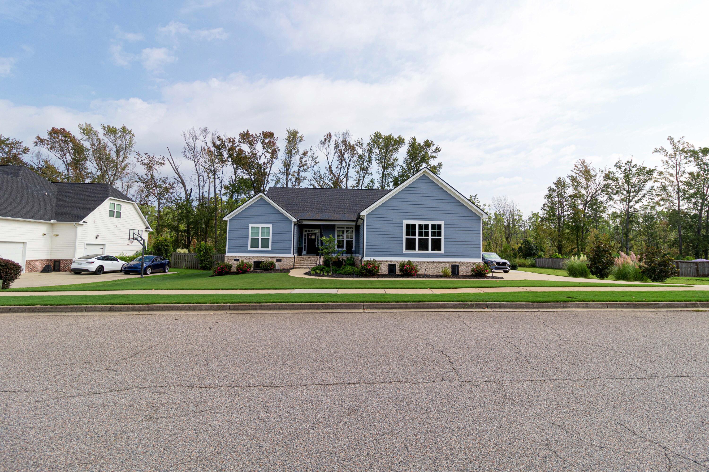 555 Rivernorth Dr.