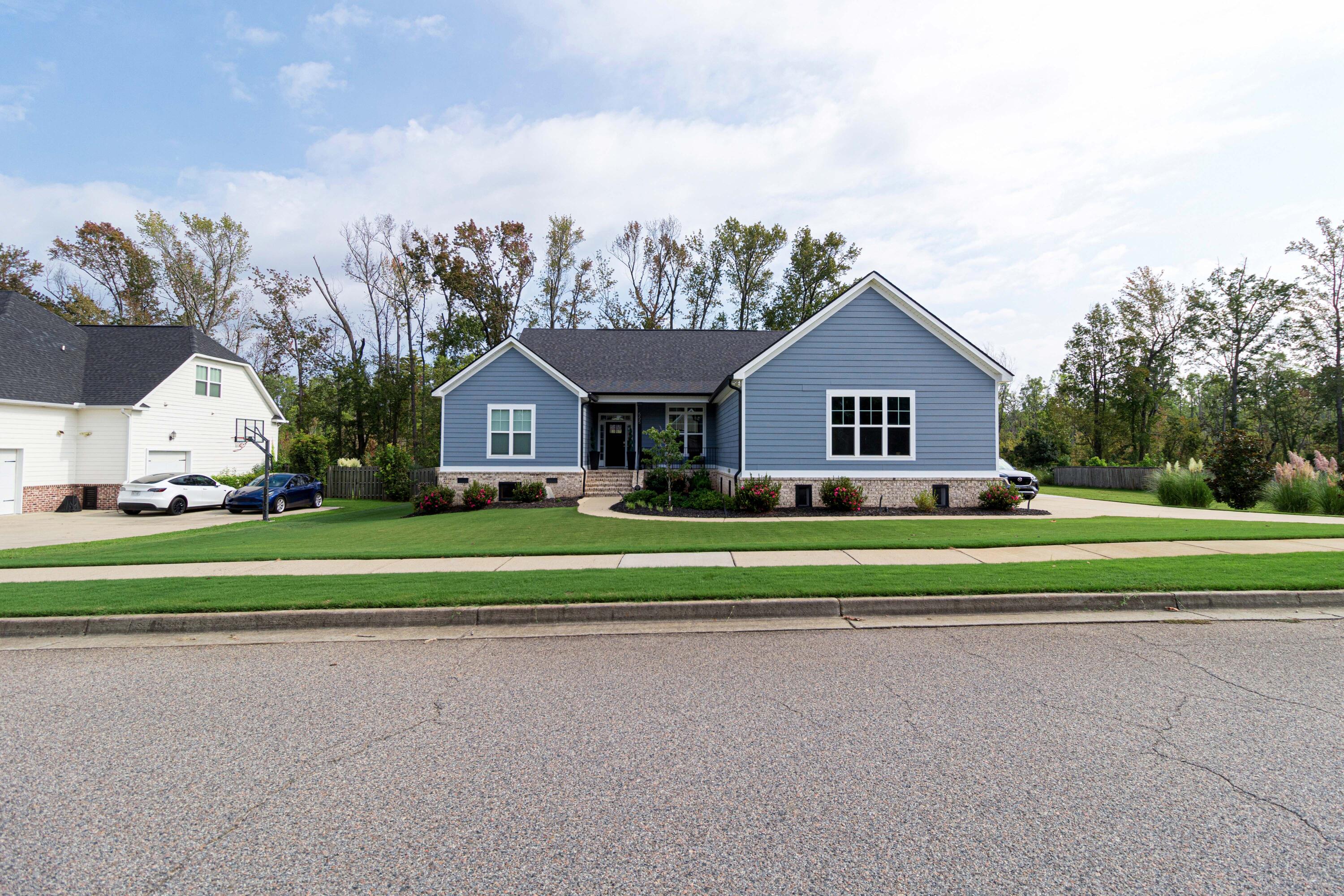555 Rivernorth Dr.