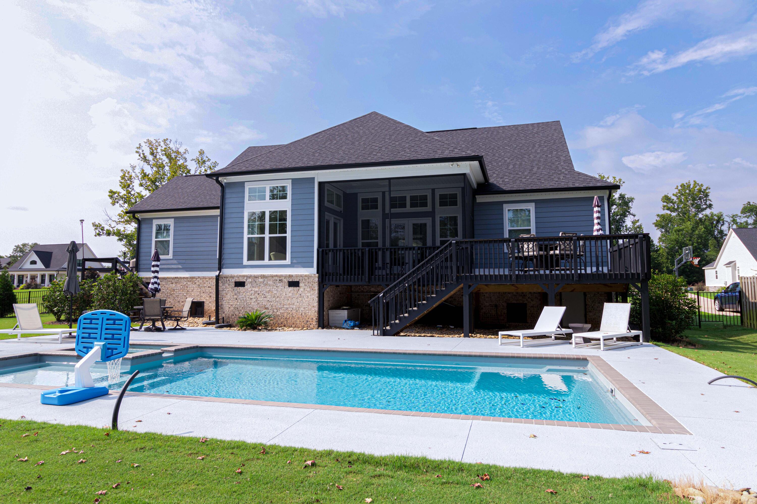 555 Rivernorth Dr.