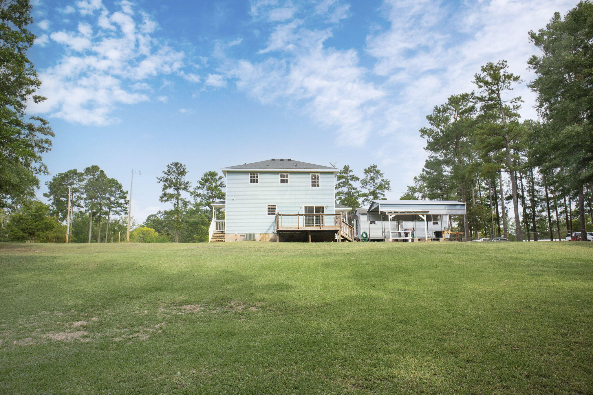 1085 Lake Dr.