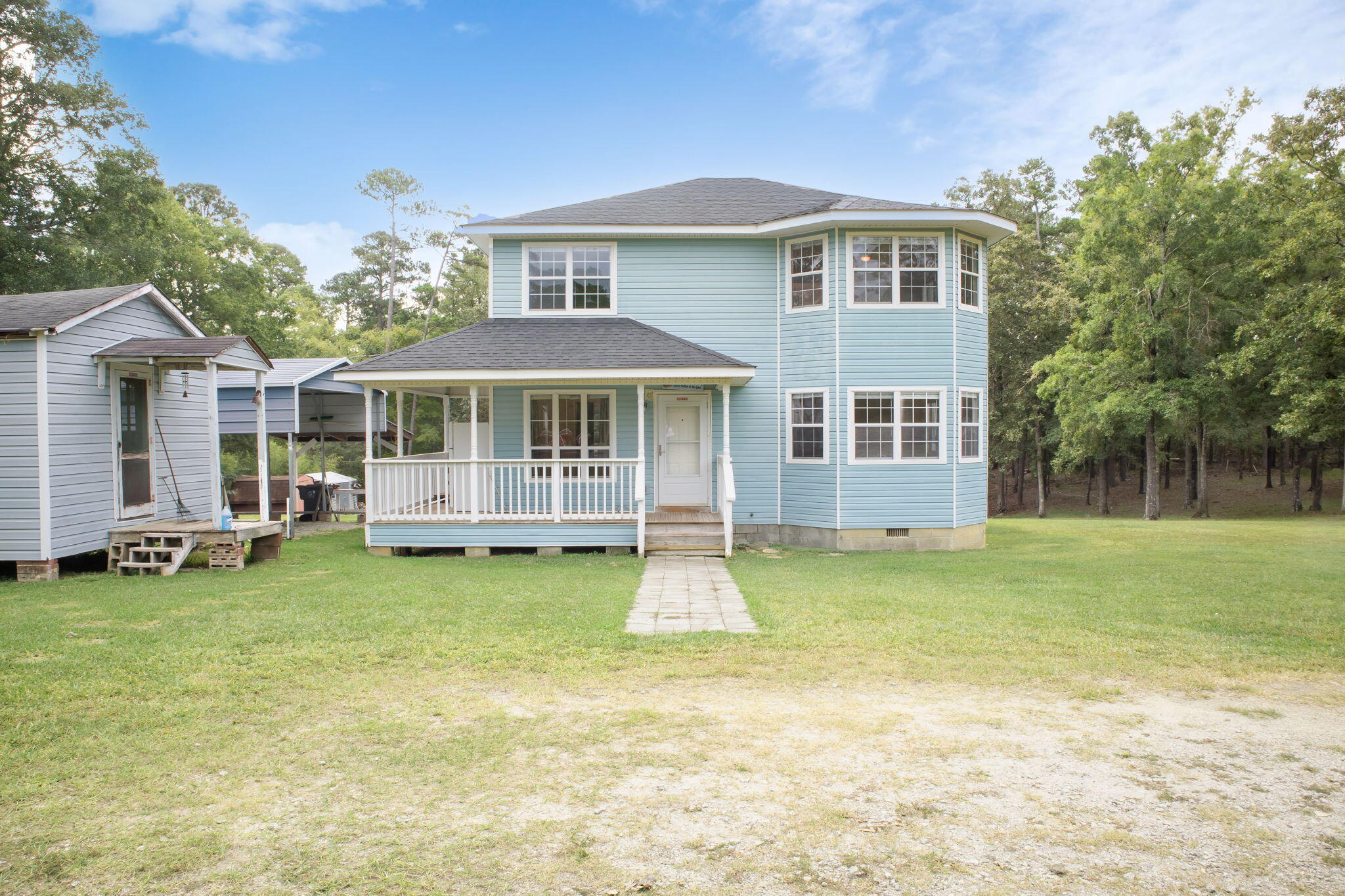 1085 Lake Dr.