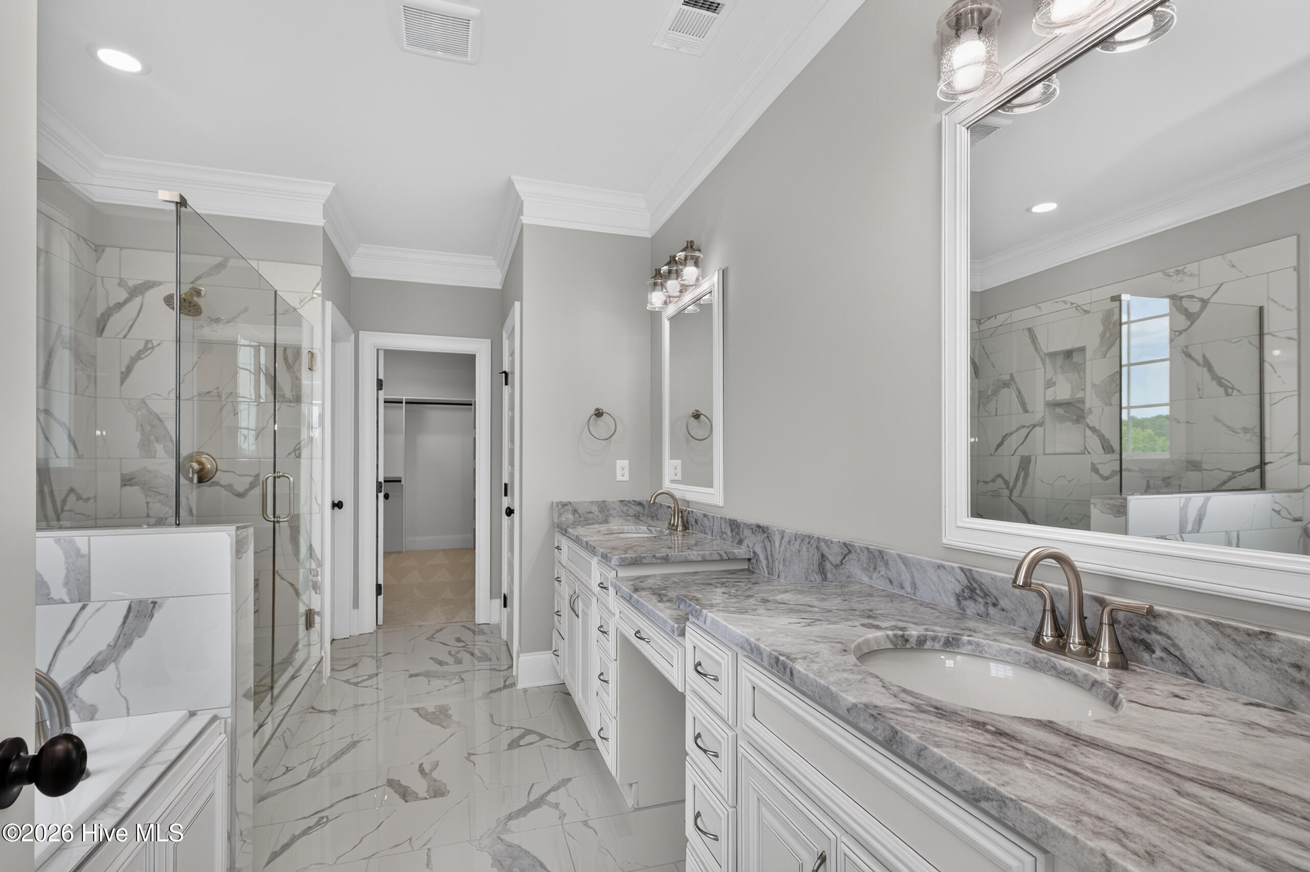 454 Woodlawn St.