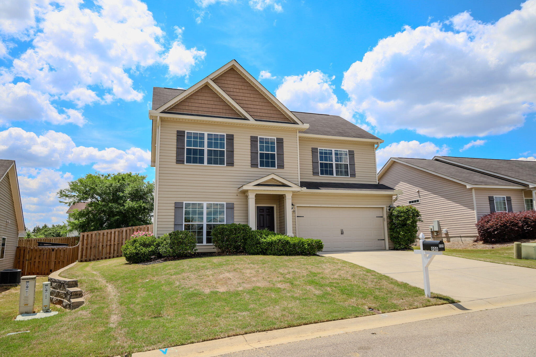 909 Westlawn Drive